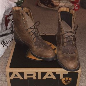 Women’s ARIAT boots. Worn ONCE. Box included. 9.5